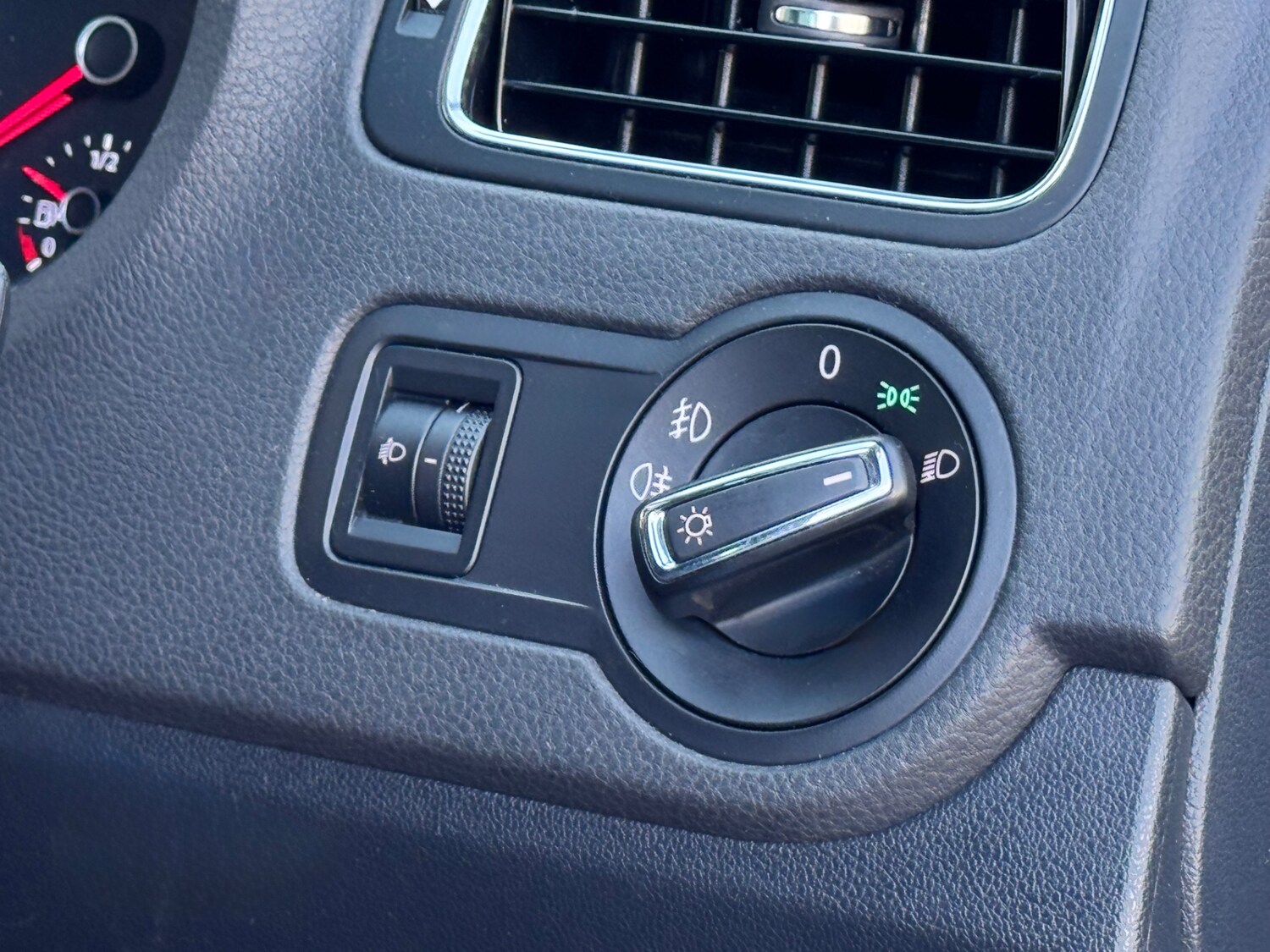 Used Volkswagen Polo 2015 for sale - 77897401: Photo 17