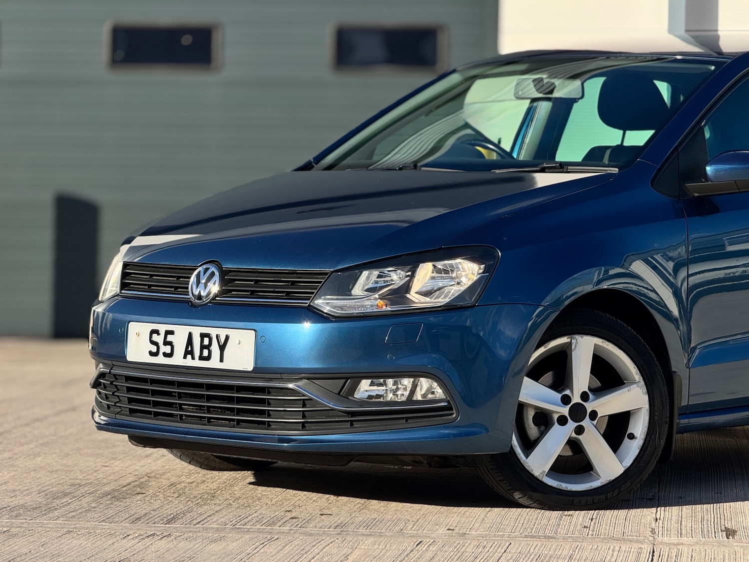 Used Volkswagen Polo 2015 for sale - 77897401: Photo 2