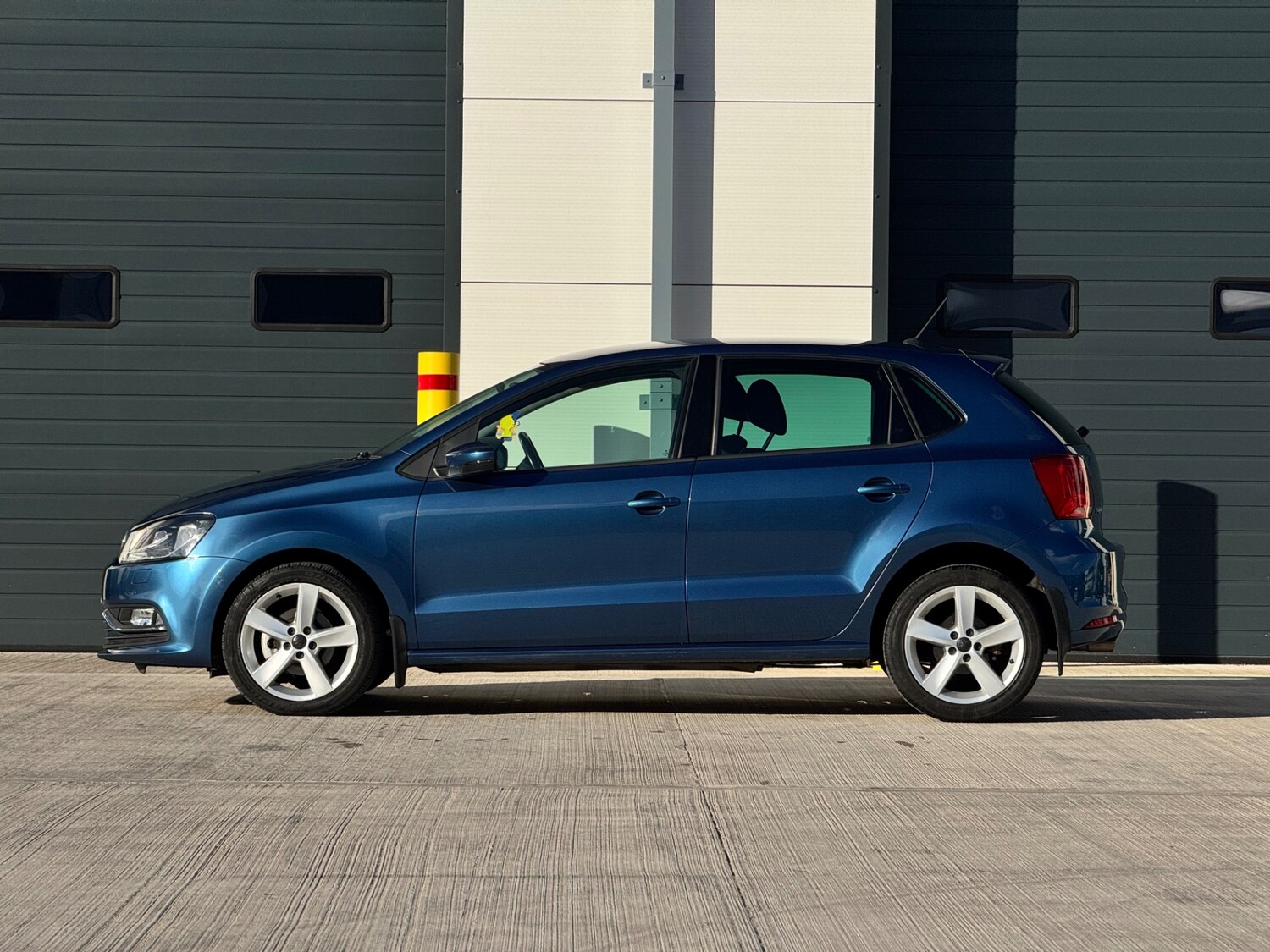 Used Volkswagen Polo 2015 for sale - 77897401: Photo 35