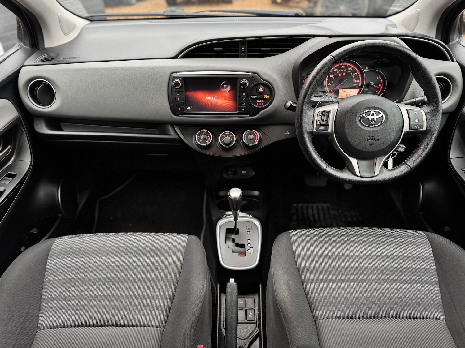 Used Toyota Yaris 2017 for sale - 77306373: Photo 23