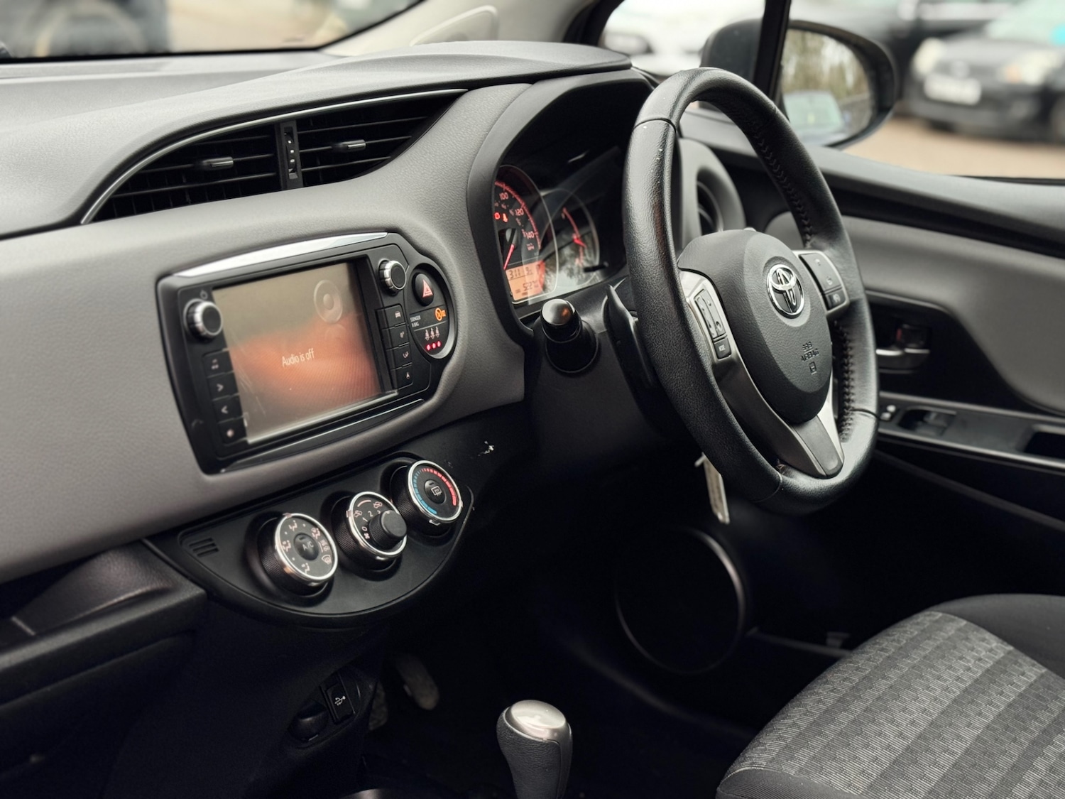 Used Toyota Yaris 2017 for sale - 77306373: Photo 25