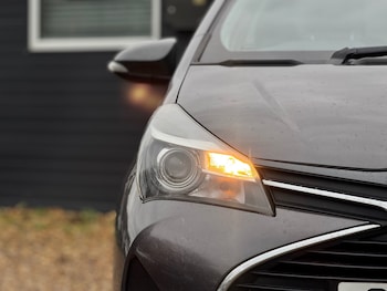 Used Toyota Yaris 2017 for sale - 77306373: Photo