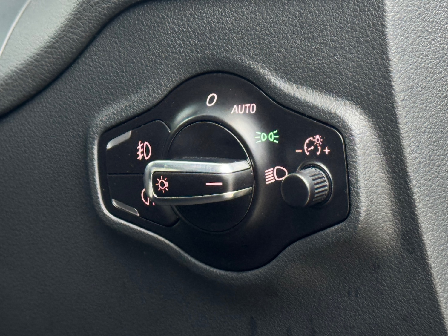 Used Audi Q5 2015 for sale - 76856052: Photo 23