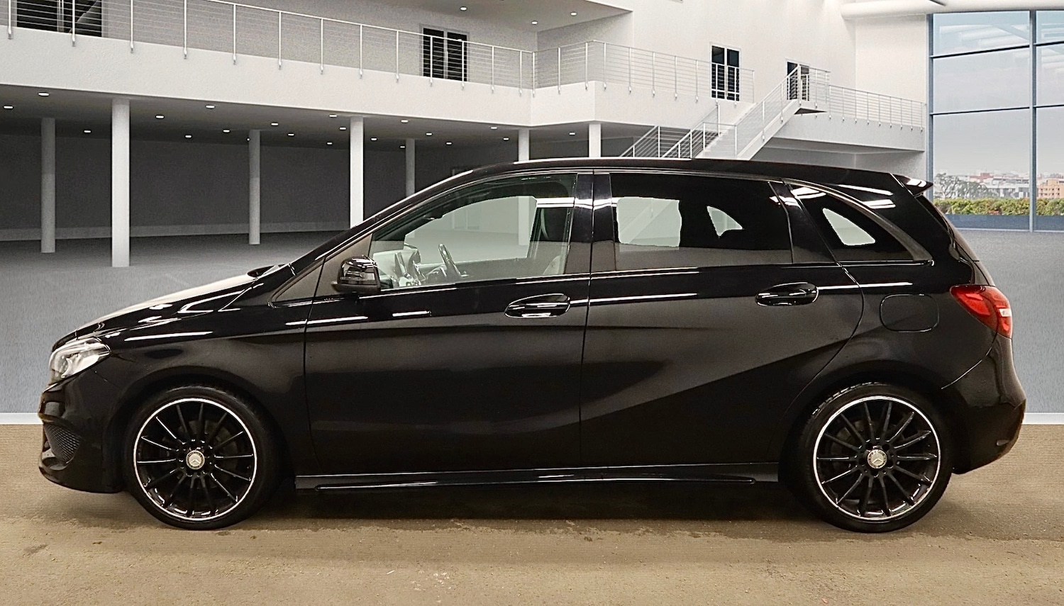 Used Mercedes-Benz B Class 2015 for sale - 77613613: Photo 2