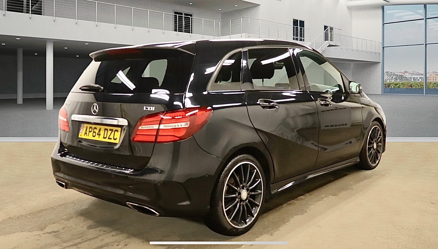 Used Mercedes-Benz B Class 2015 for sale - 77613613: Photo 4