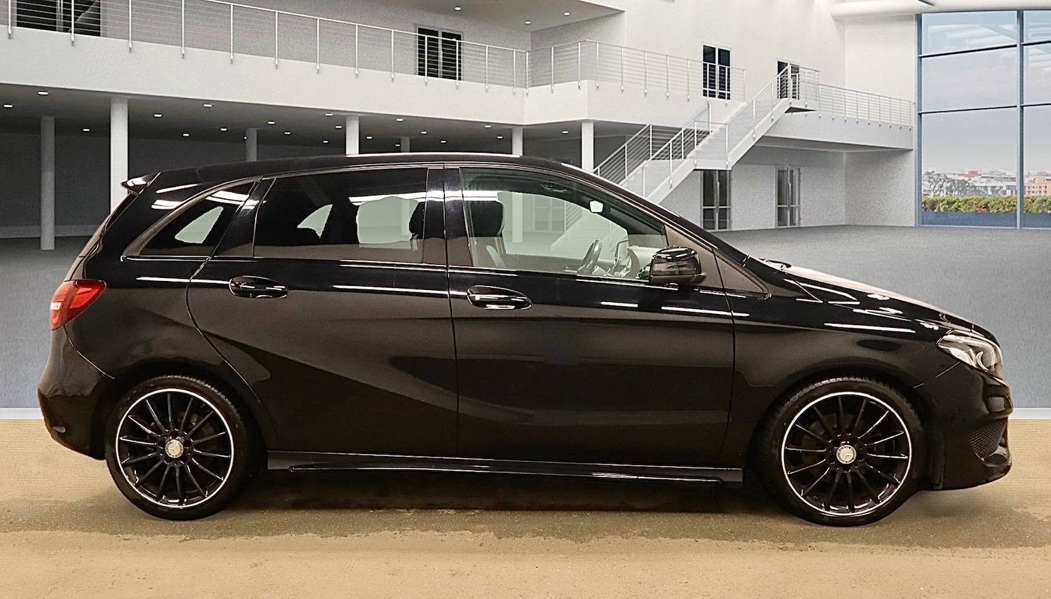 Used Mercedes-Benz B Class 2015 for sale - 77613613: Photo 5