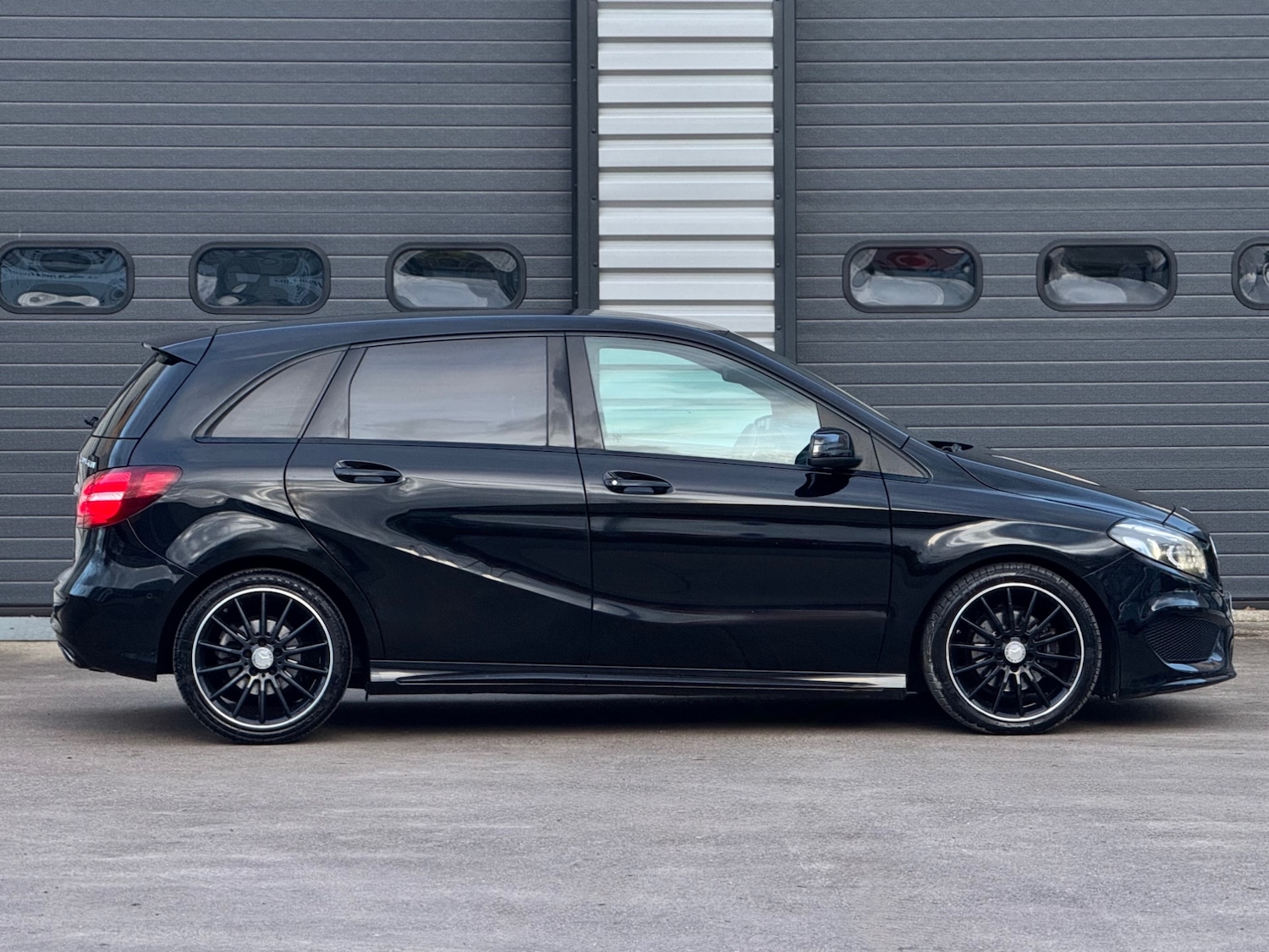 Used Mercedes-Benz B Class 2015 for sale - 77613613: Photo 8