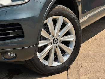 Used Volkswagen Touareg 2013 for sale - 79450656: Photo