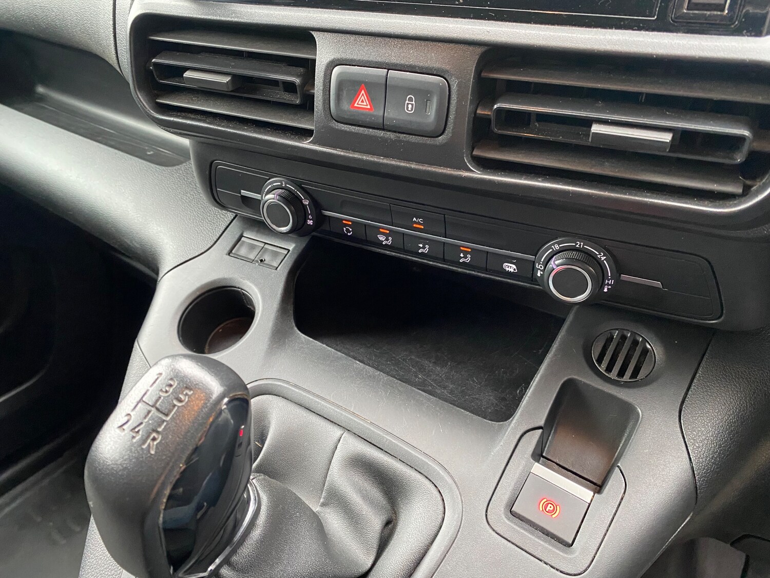 Used Peugeot Partner 2020 for sale - 76364405: Photo 18