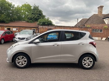 Used Hyundai i10 2017 for sale - 75870967: Photo