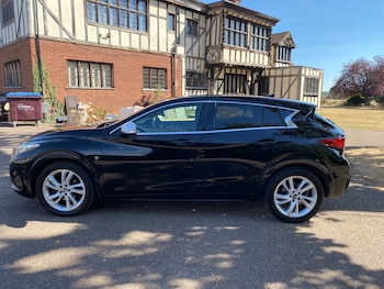 Used Infiniti Q30 2017 for sale - 79468679: Photo
