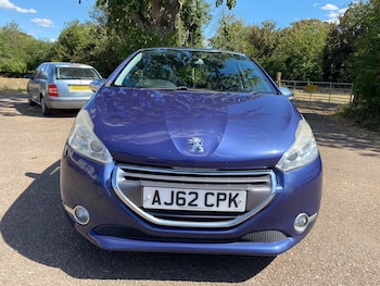 Used Peugeot 208 2013 for sale - 79371601: Photo