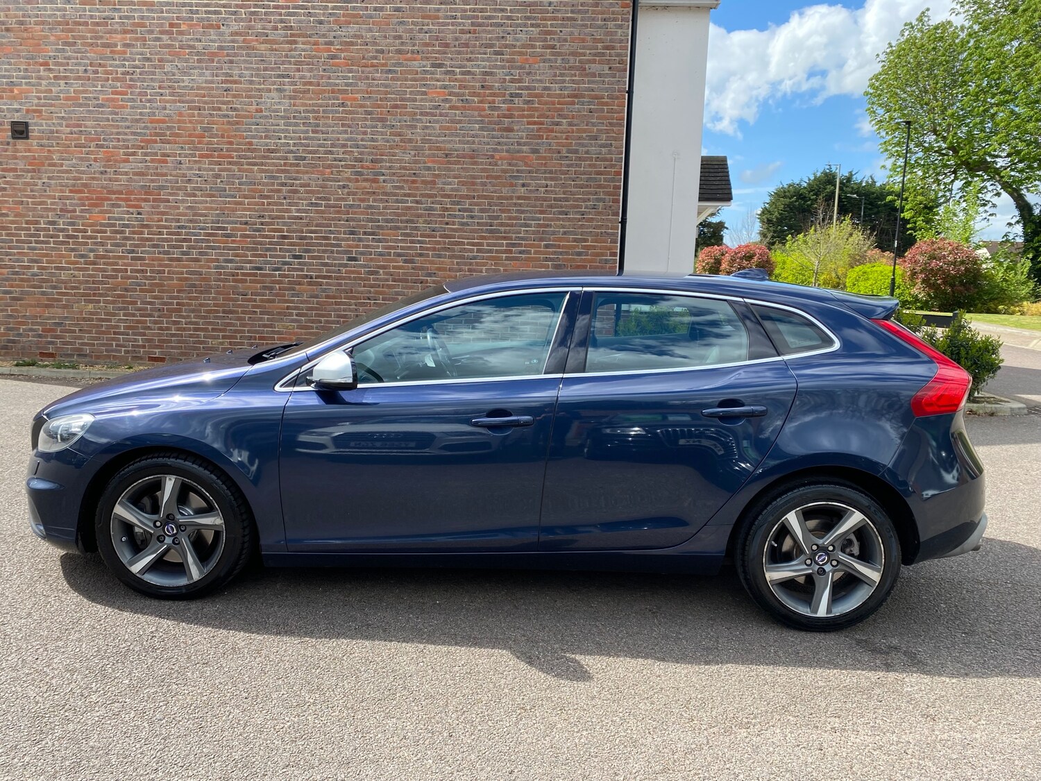 Used Volvo V40 2014 for sale - 78223960: Photo 4