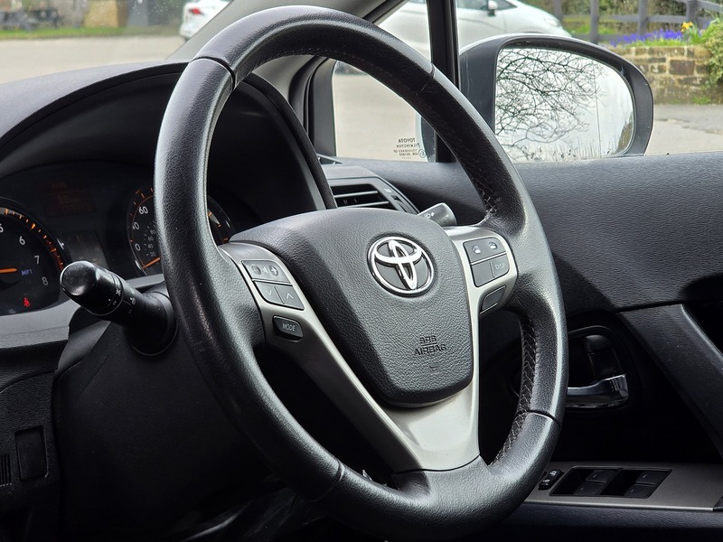 Used Toyota Avensis 2011 for sale - 77990120: Photo 5