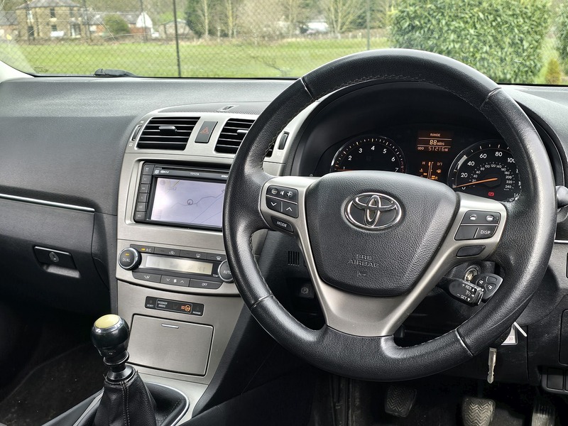 Used Toyota Avensis 2011 for sale - 77990120: Photo 8