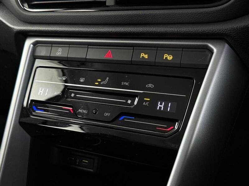 Used Volkswagen T-Roc 2023 for sale - 77558331: Photo 9