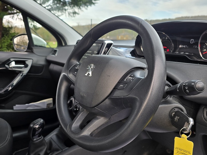 Used Peugeot 208 2013 for sale - 76973969: Photo 11