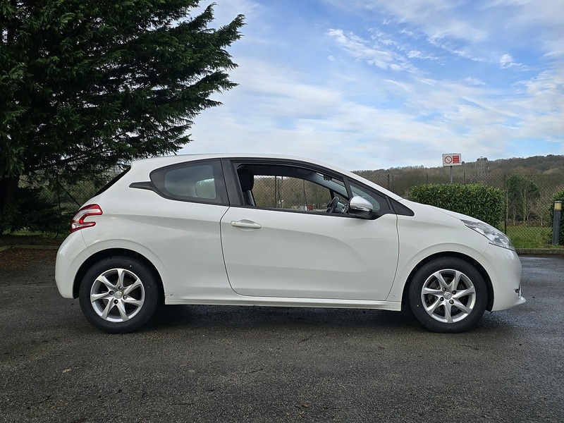 Used Peugeot 208 2013 for sale - 76973969: Photo 12