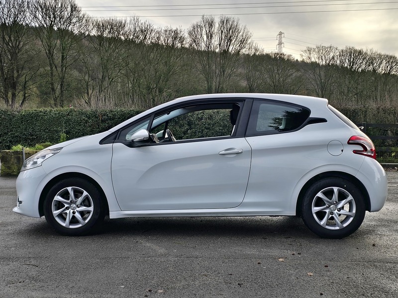 Used Peugeot 208 2013 for sale - 76973969: Photo 16