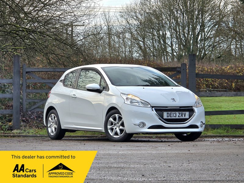 Used Peugeot 208 2013 for sale - 76973969: Photo 2