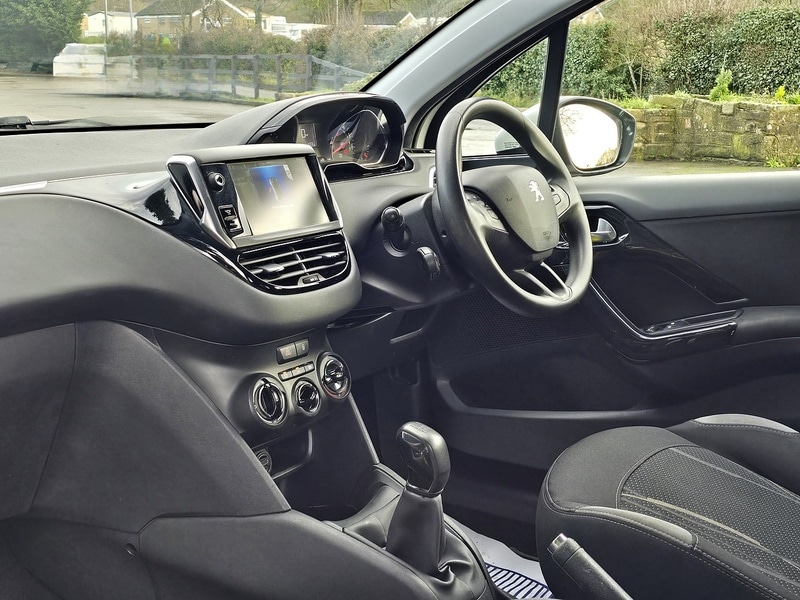 Used Peugeot 208 2013 for sale - 76973969: Photo 3