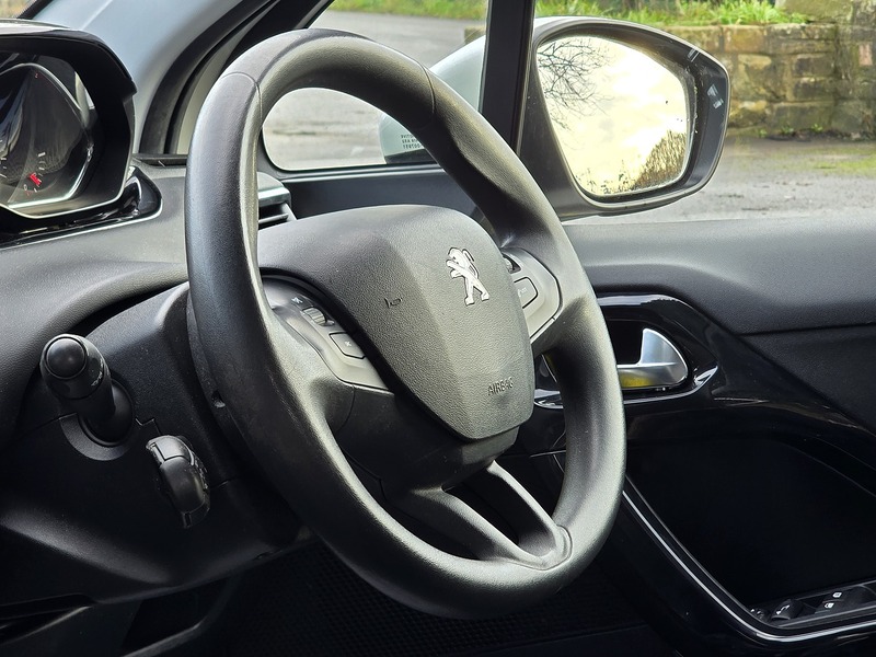 Used Peugeot 208 2013 for sale - 76973969: Photo 5