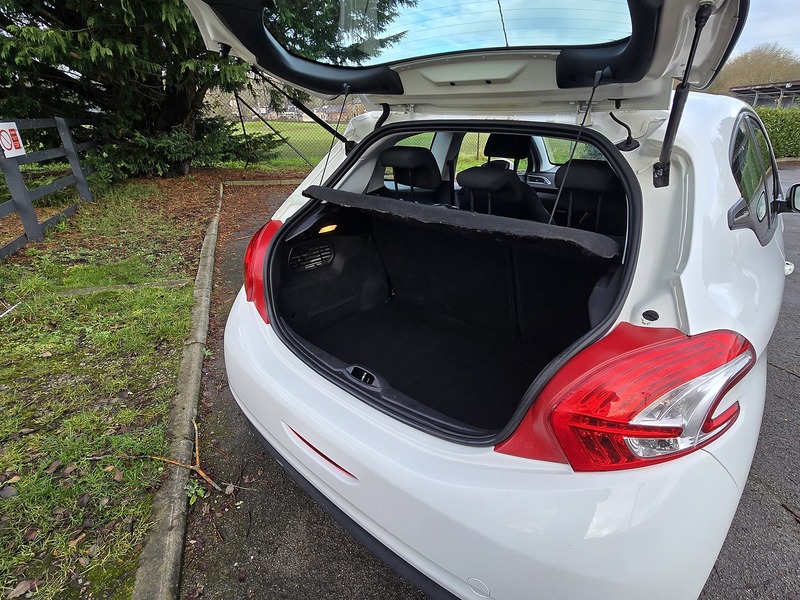 Used Peugeot 208 2013 for sale - 76973969: Photo 7