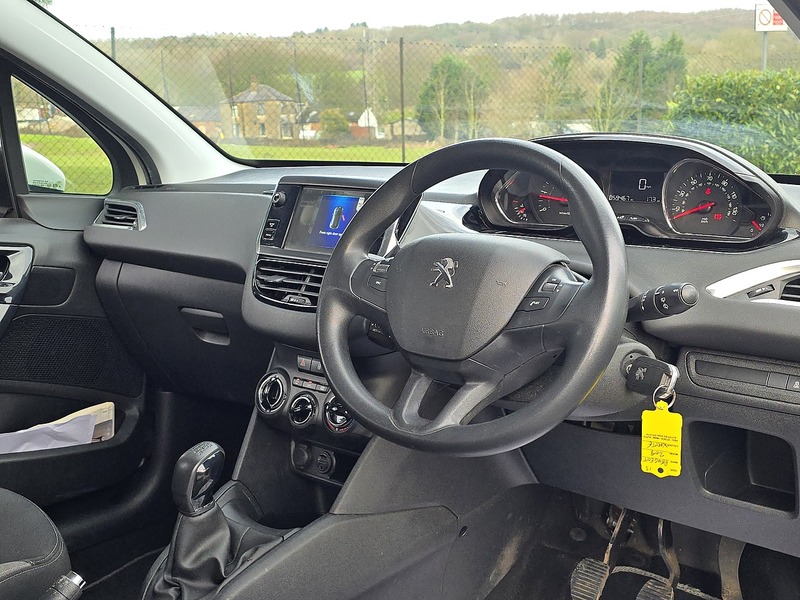 Used Peugeot 208 2013 for sale - 76973969: Photo 8