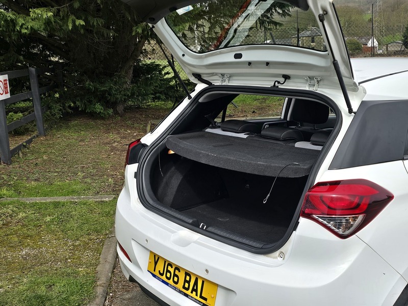 Used Hyundai i20 2017 for sale - 78040229: Photo 8