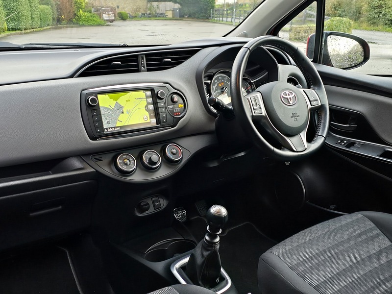 Used Toyota Yaris 2017 for sale - 76973988: Photo 3