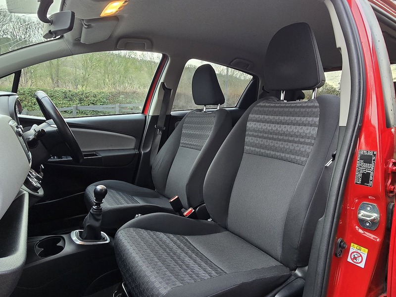 Used Toyota Yaris 2017 for sale - 76973988: Photo 4