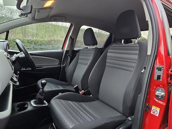 Used Toyota Yaris 2017 for sale - 76973988: Photo