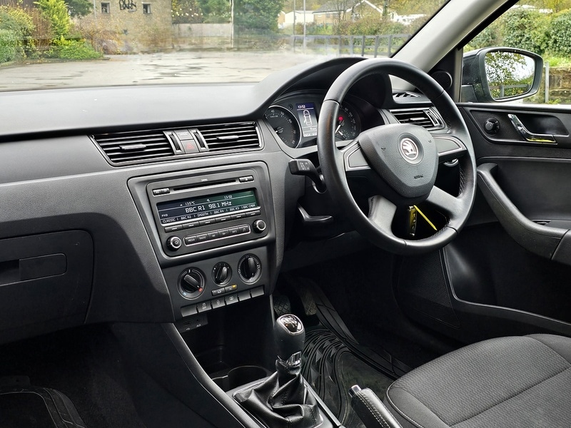 Used Skoda Rapid 2013 for sale - 76682366: Photo 2