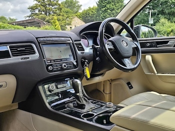 Used Volkswagen Touareg 2015 for sale - 79311815: Photo