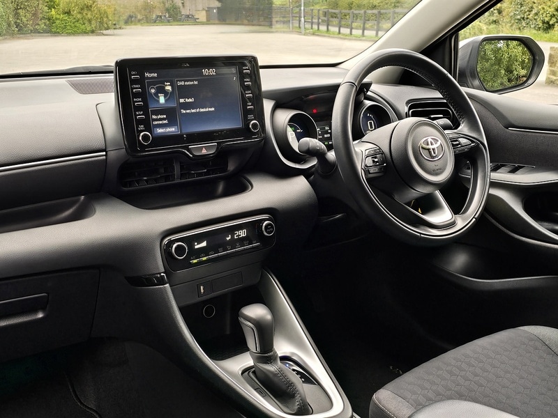 Used Toyota Yaris 2022 for sale - 76426398: Photo 2