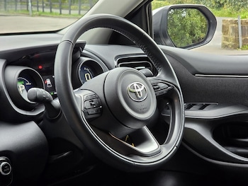 Used Toyota Yaris 2022 for sale - 76426398: Photo