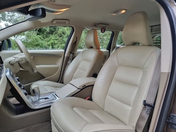 Used Volvo XC70 2011 for sale - 79485785: Photo