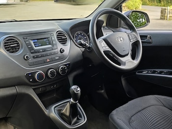 Used Hyundai i10 2017 for sale - 75567927: Photo