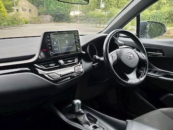 Used Toyota C-HR 2020 for sale - 76106297: Photo
