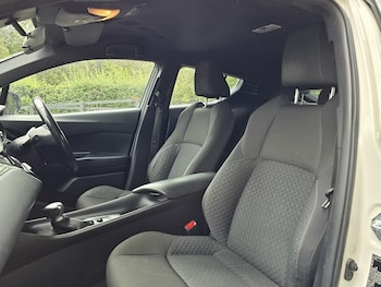 Used Toyota C-HR 2020 for sale - 76106297: Photo