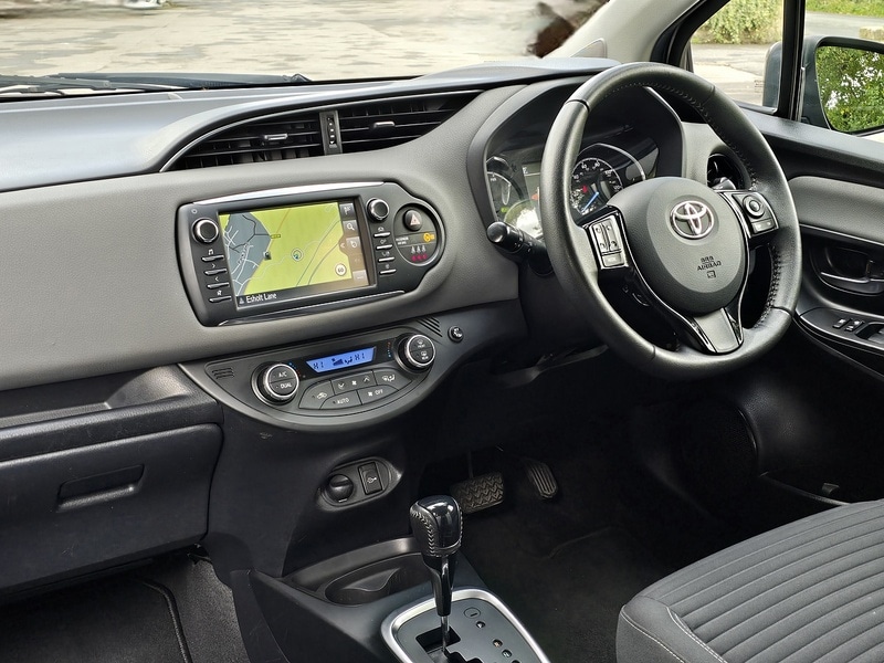 Used Toyota Yaris 2018 for sale - 76426392: Photo 2