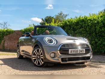 Used MINI Convertible 2018 for sale - 78685822: Photo
