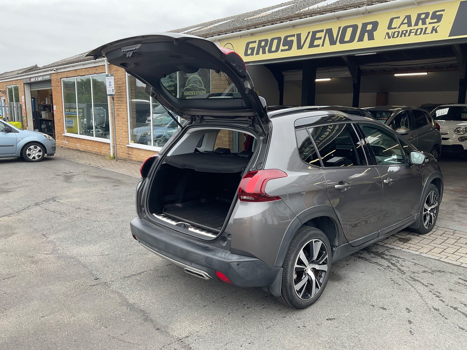 Used Peugeot 2008 2017 for sale - 76281107: Photo 17