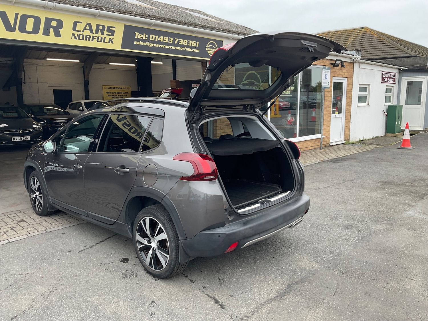 Used Peugeot 2008 2017 for sale - 76281107: Photo 18