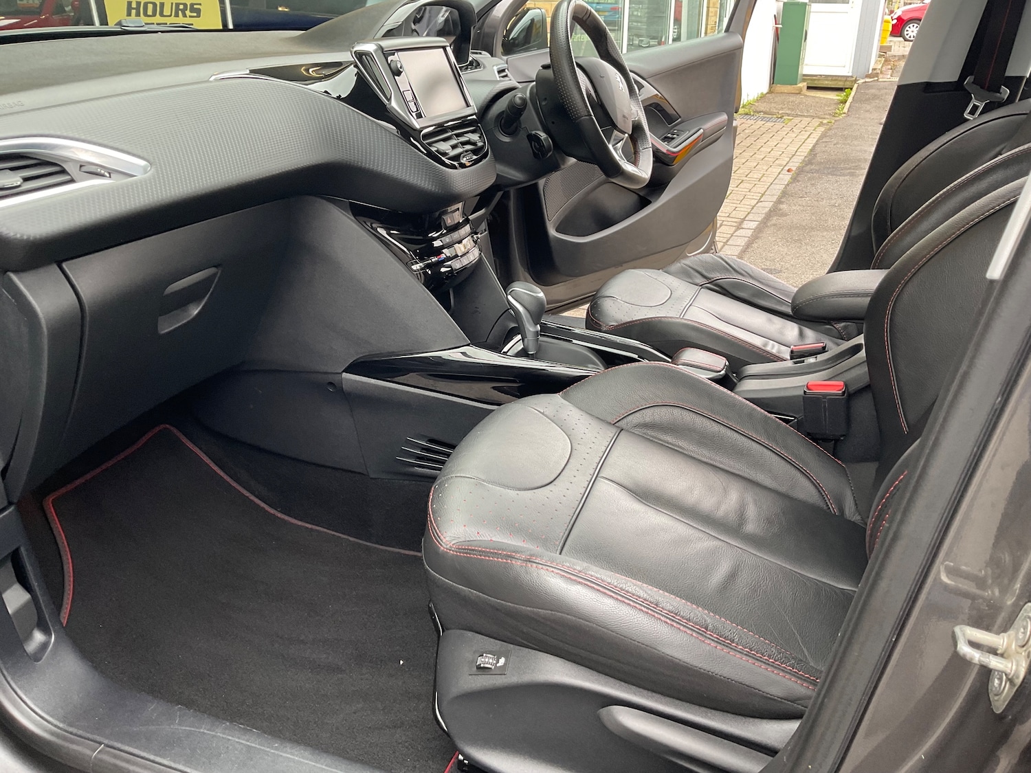 Used Peugeot 2008 2017 for sale - 76281107: Photo 26