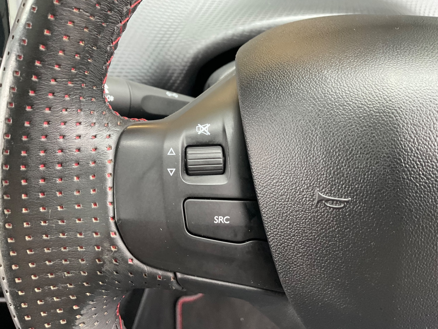 Used Peugeot 2008 2017 for sale - 76281107: Photo 40