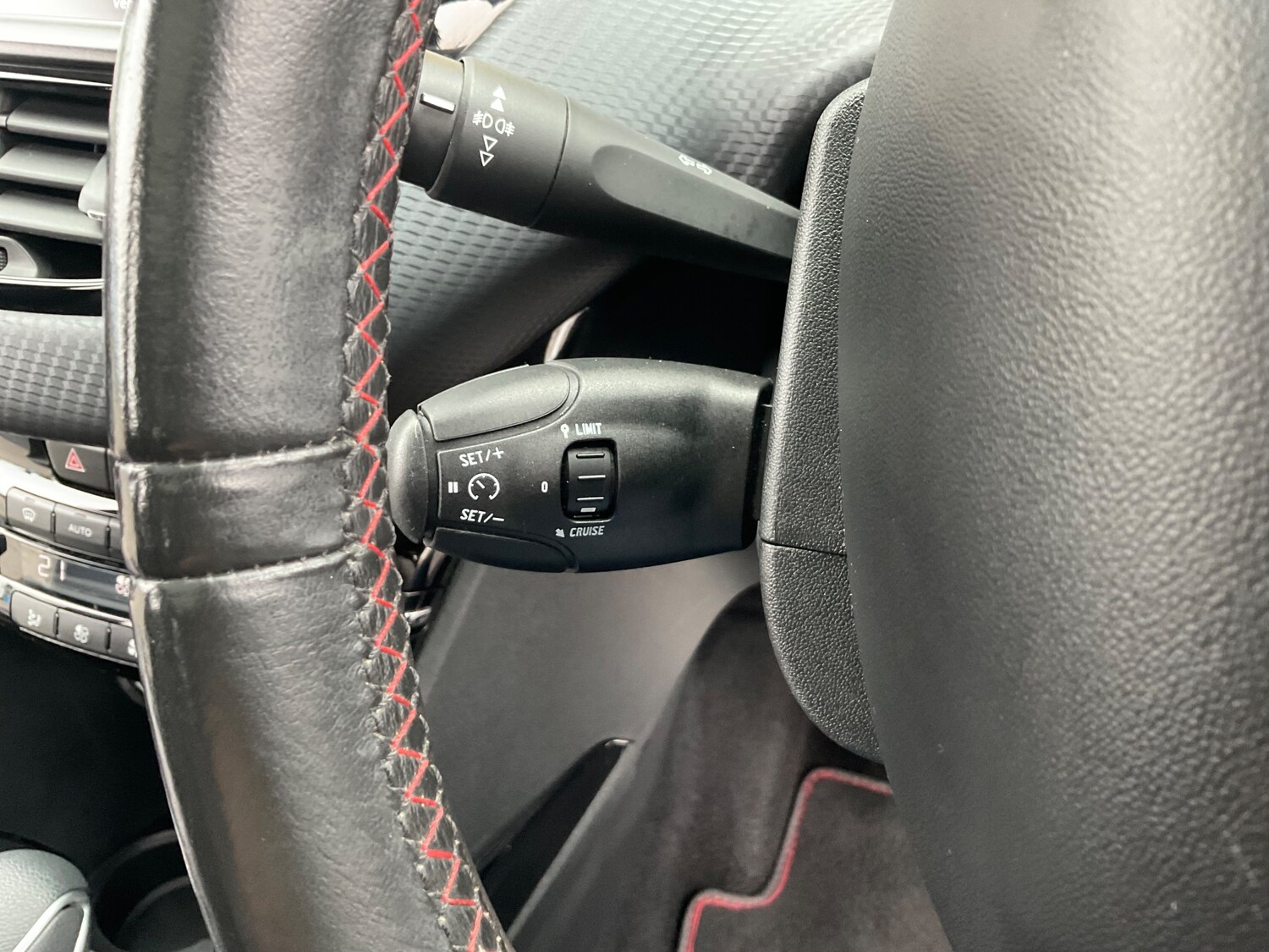 Used Peugeot 2008 2017 for sale - 76281107: Photo 42