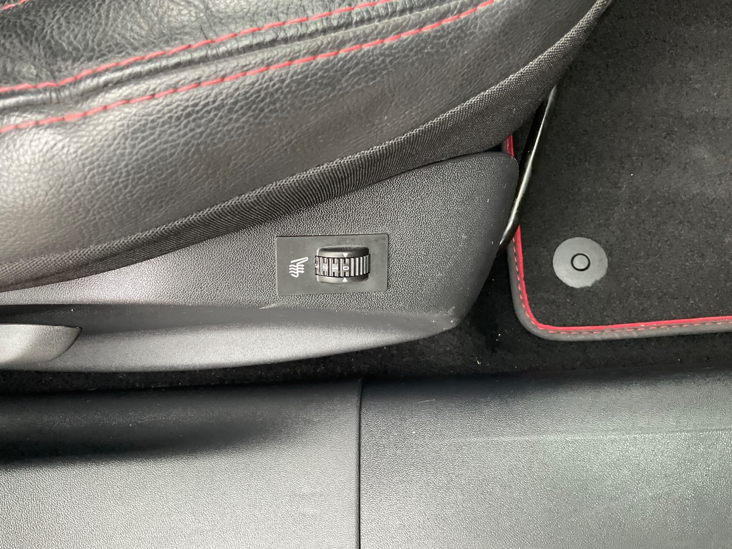 Used Peugeot 2008 2017 for sale - 76281107: Photo 46