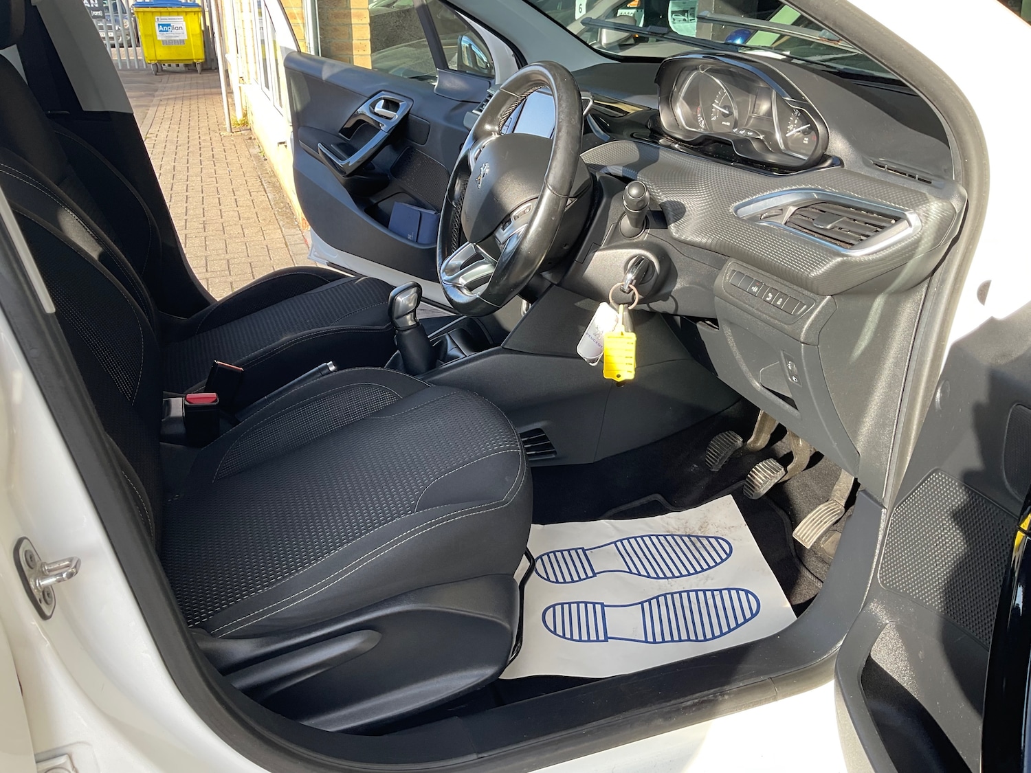 Used Peugeot 208 2016 for sale - 76490914: Photo 21