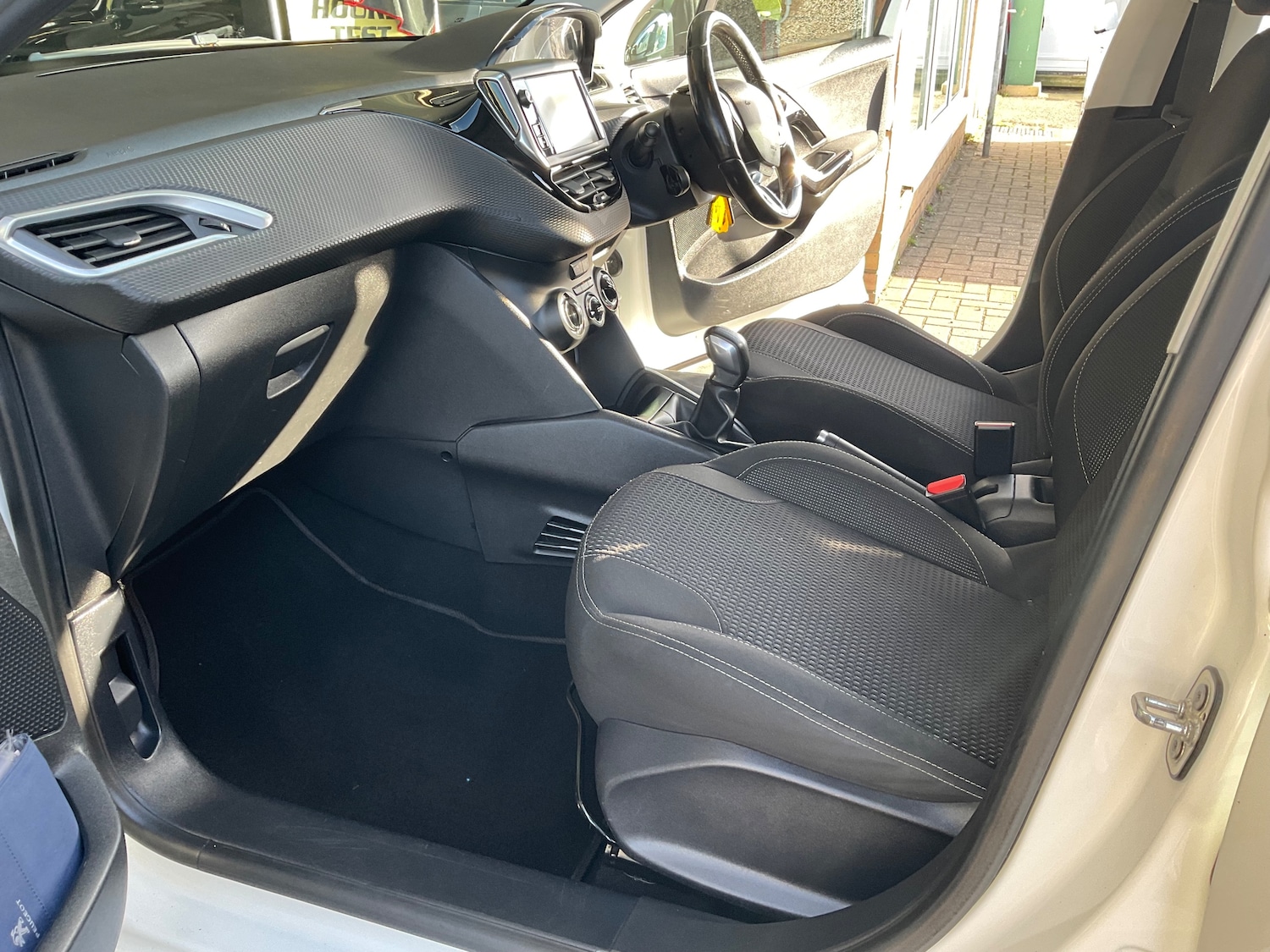 Used Peugeot 208 2016 for sale - 76490914: Photo 25